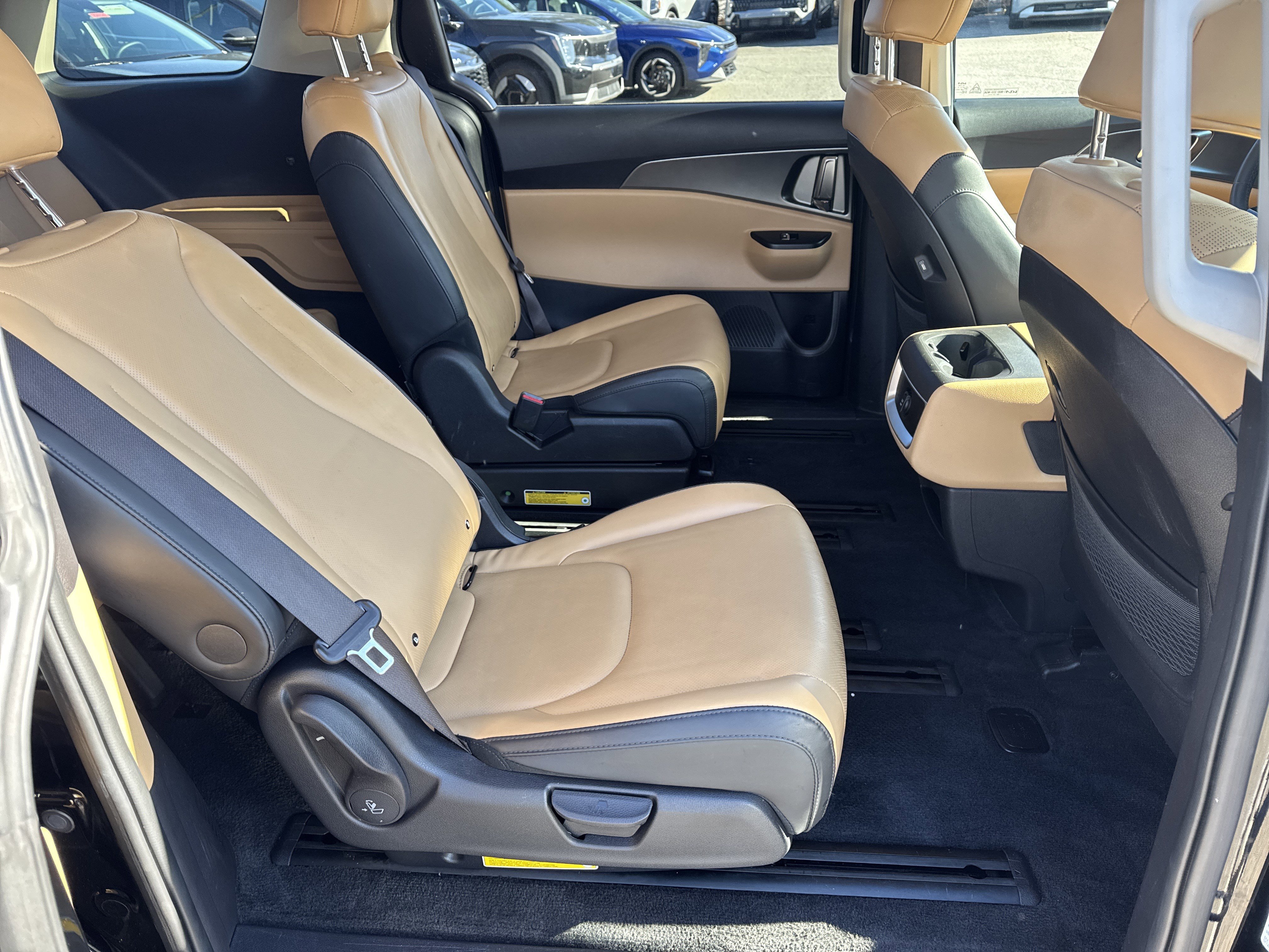 Used 2023 Kia Carnival LX image 15