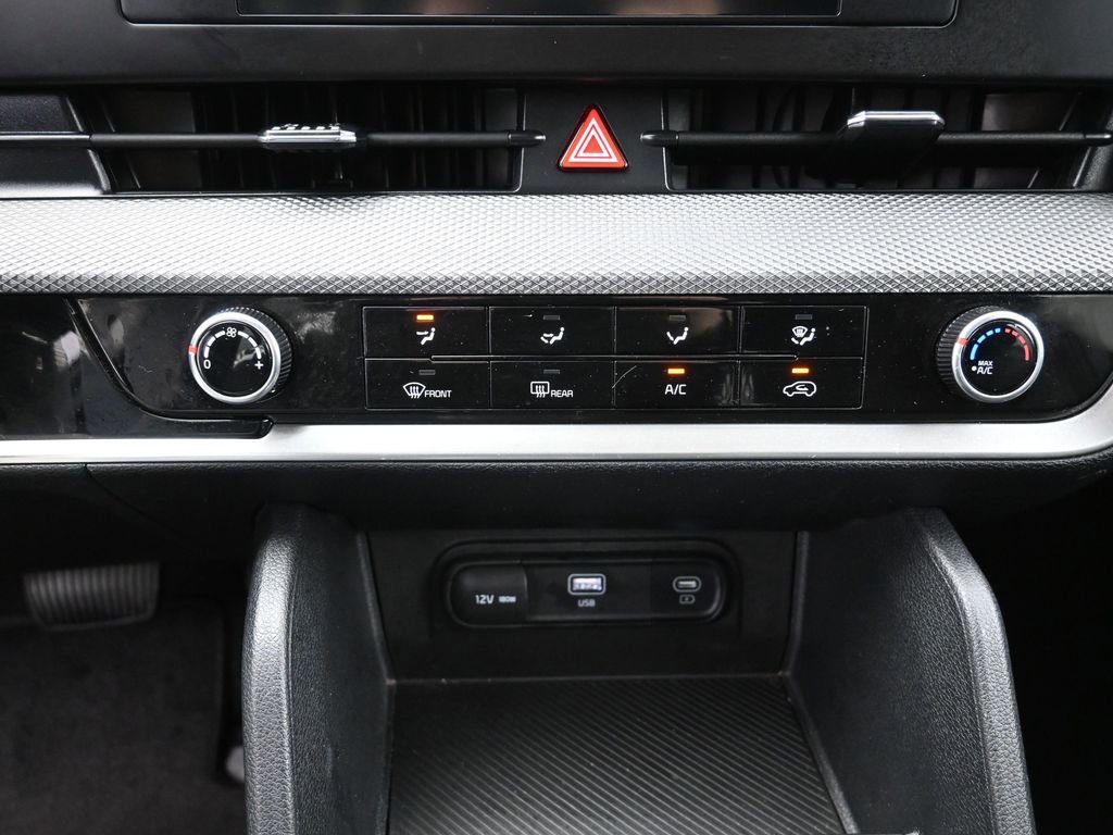 Used 2025 Kia Sportage LX image 9