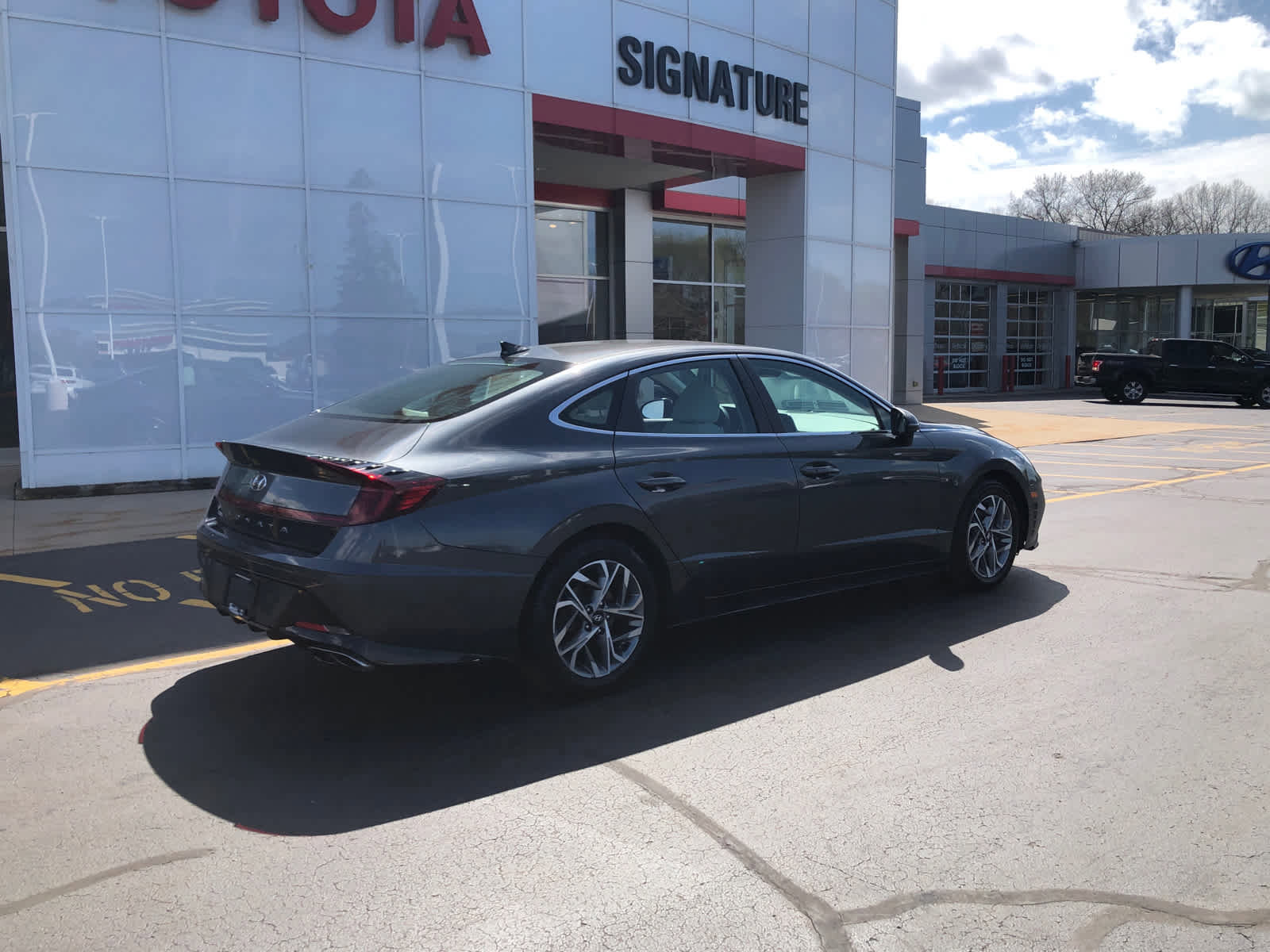 Used 2023 Hyundai Sonata SEL image 2