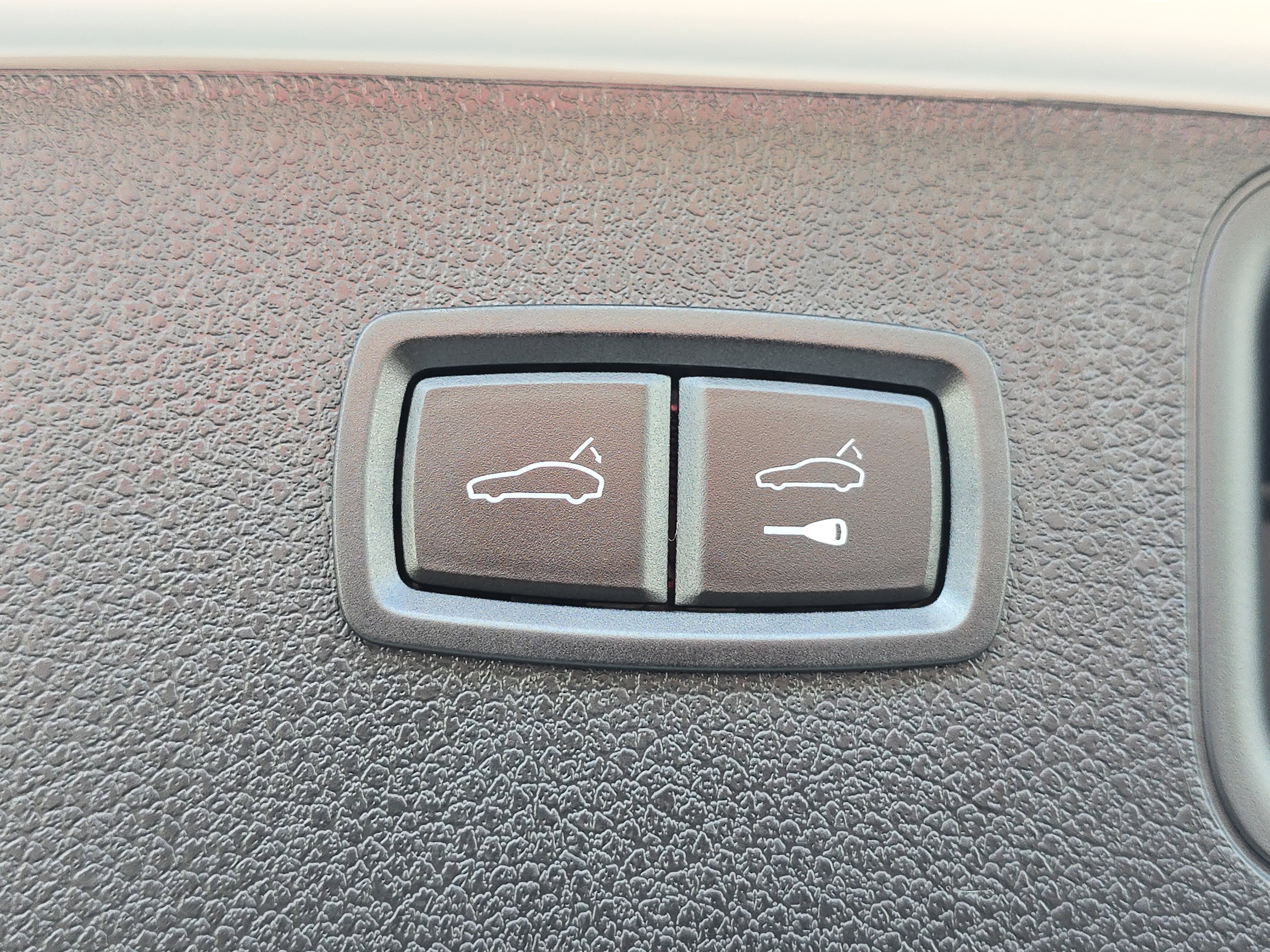 Certified 2025 Porsche Macan image 17