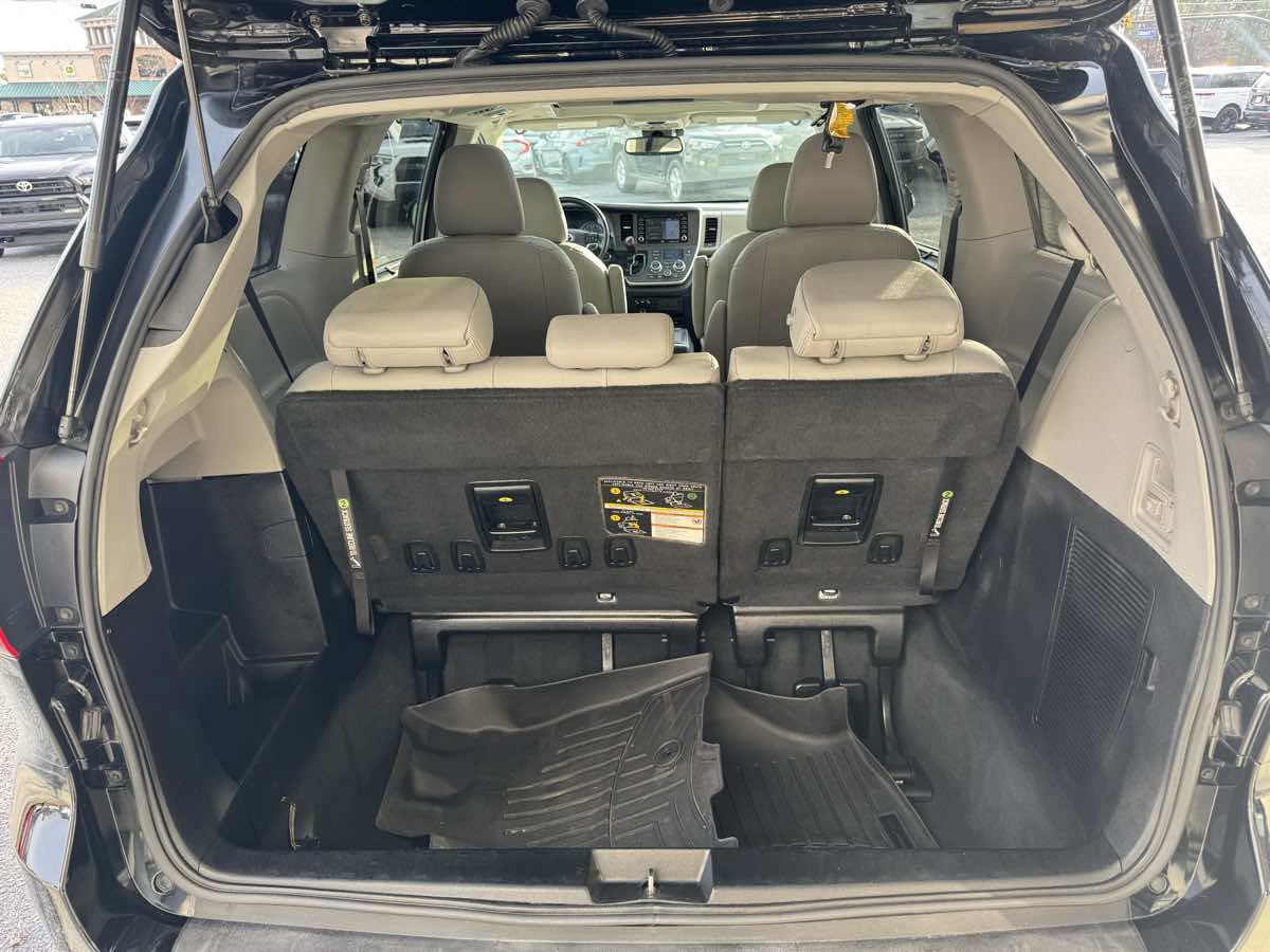 Used 2020 Toyota Sienna Limited Premium w/ Carpet Mat Package AWD/4WD image 30