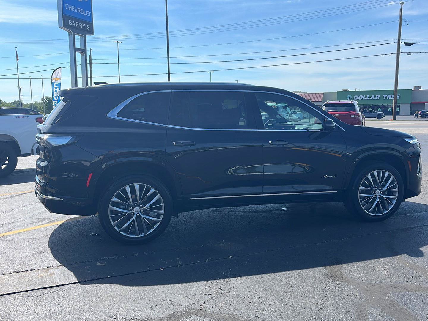 Used 2025 Buick Enclave Avenir w/ Super Cruise Package AWD/4WD image 9