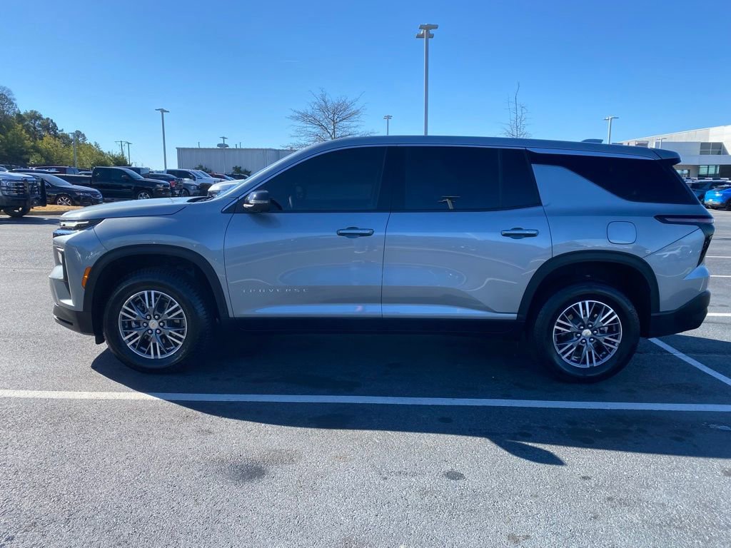 Used 2024 Chevrolet Traverse LS image 4