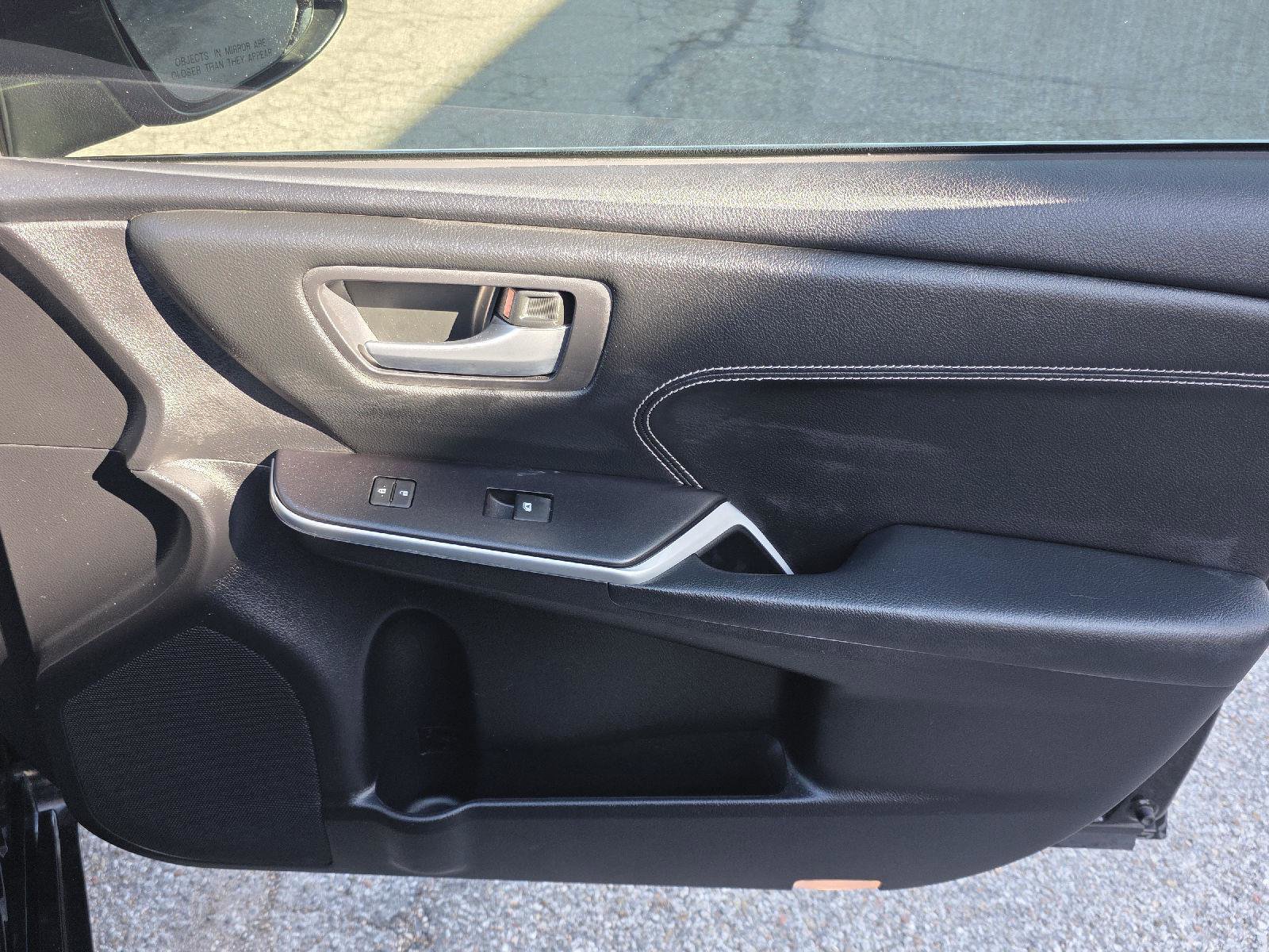 Used 2015 Toyota Camry XLE image 31