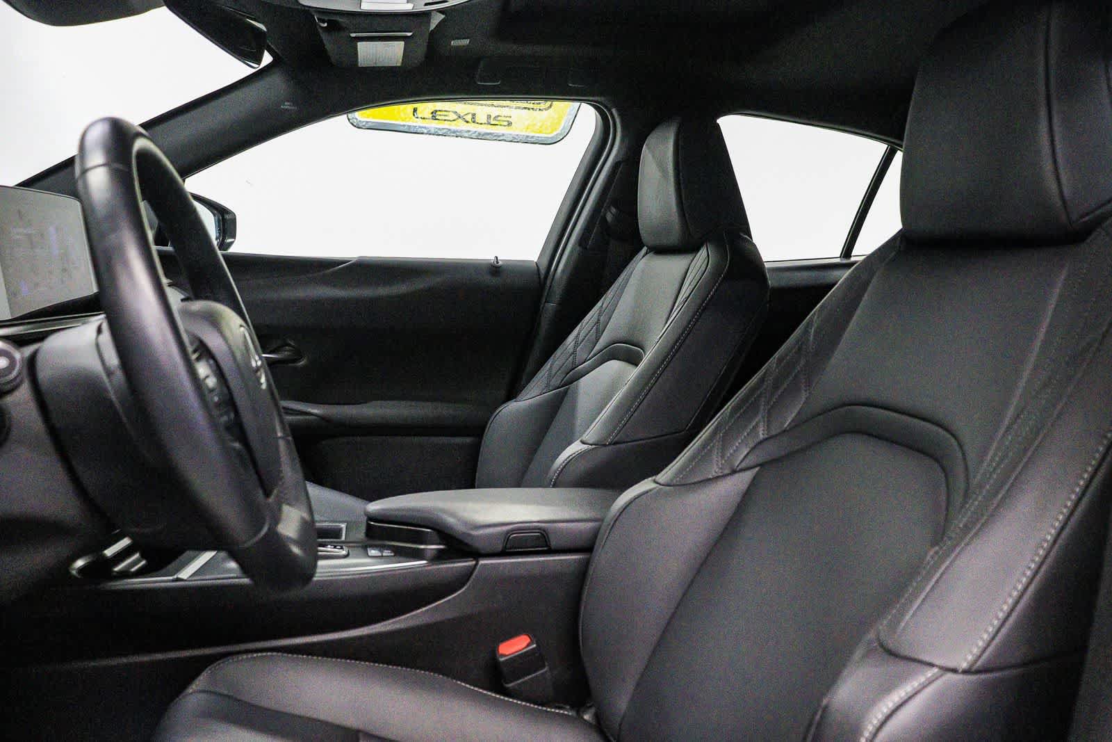 Certified 2025 Lexus UX 300h FWD w/ Accessory Package (Z2) image 18