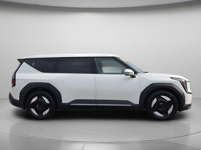 Used 2024 Kia EV9 Light Long Range RWD image 9