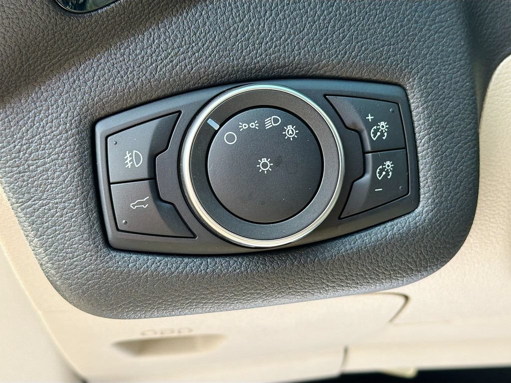 Used 2019 Ford Escape Titanium AWD/4WD image 10