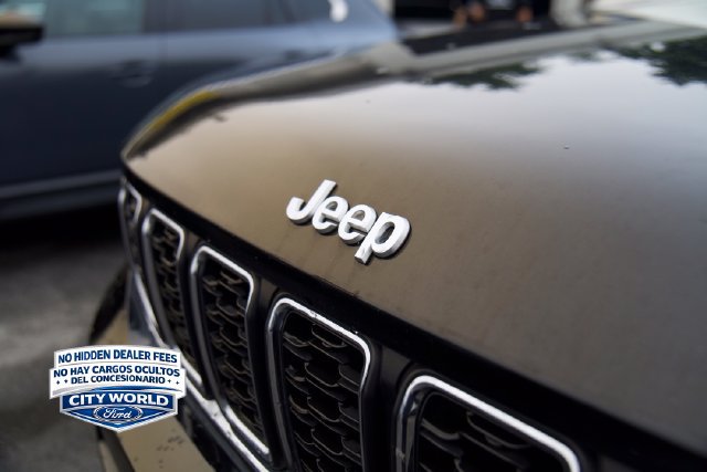 Used 2024 Jeep Grand Cherokee L Laredo RWD image 10