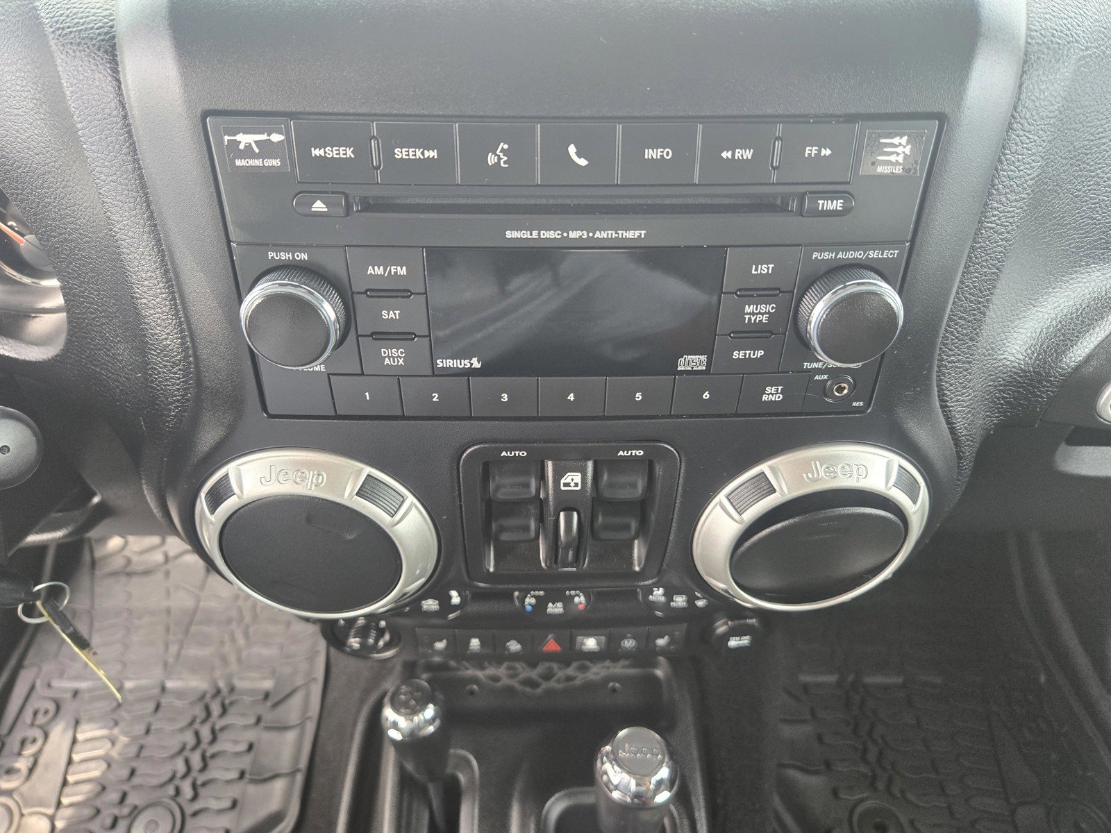 Used 2017 Jeep Wrangler Unlimited Sahara w/ Connectivity Group image 15
