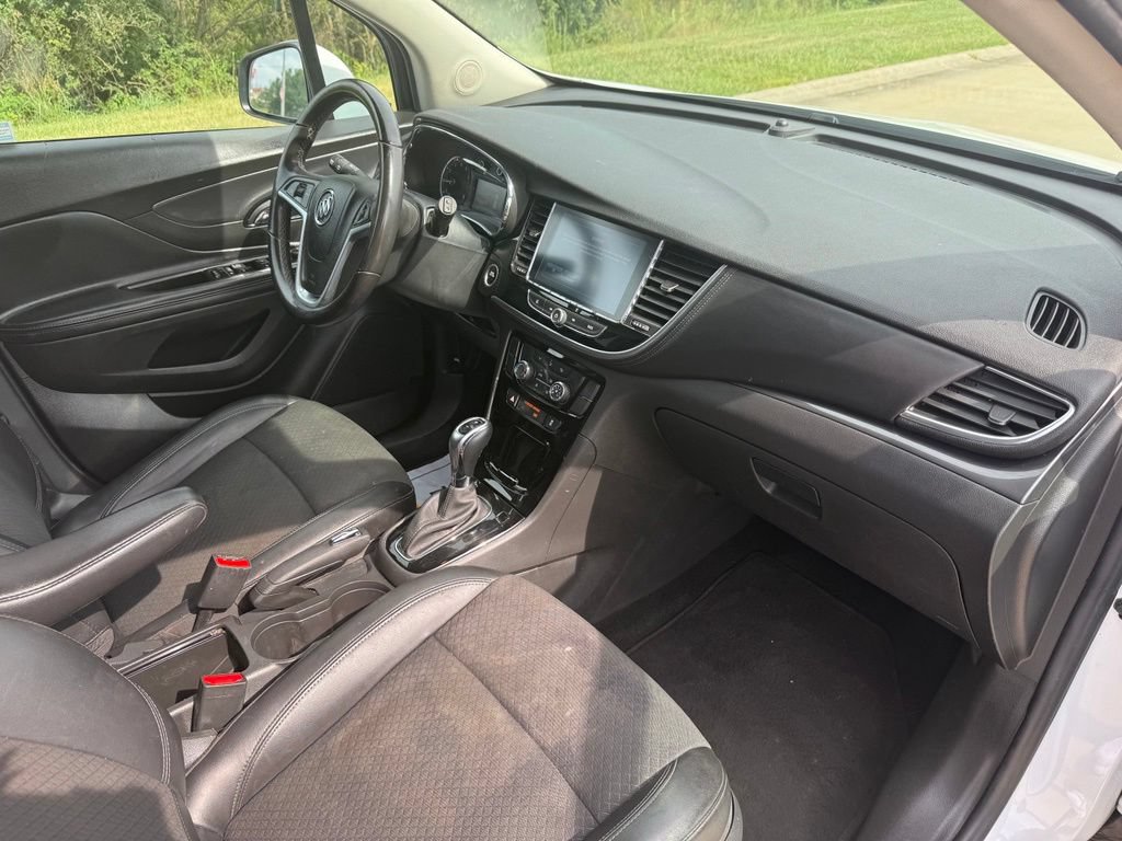 Used 2021 Buick Encore Preferred AWD/4WD image 23