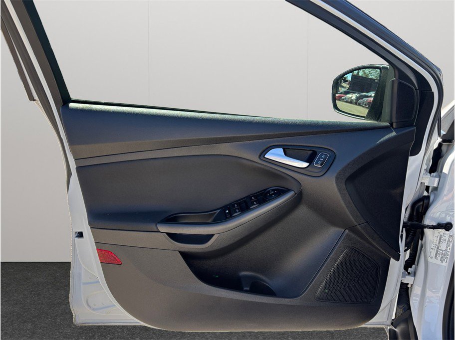 Used 2017 Ford Focus SEL image 16