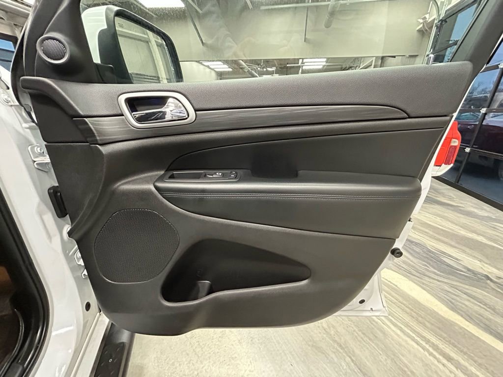 Used 2019 Jeep Grand Cherokee Altitude image 38