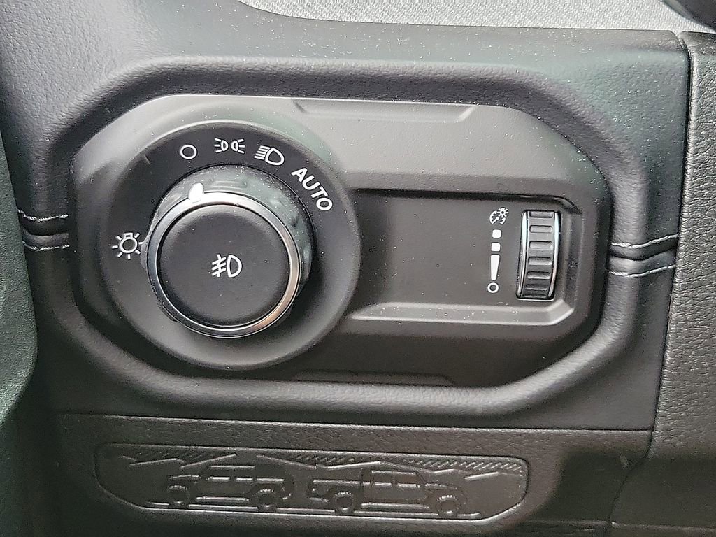 Used 2026 Jeep Wrangler Unlimited Sahara AWD/4WD image 14