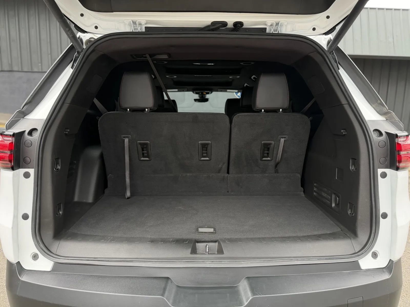 Used 2024 Chevrolet Traverse RS image 18