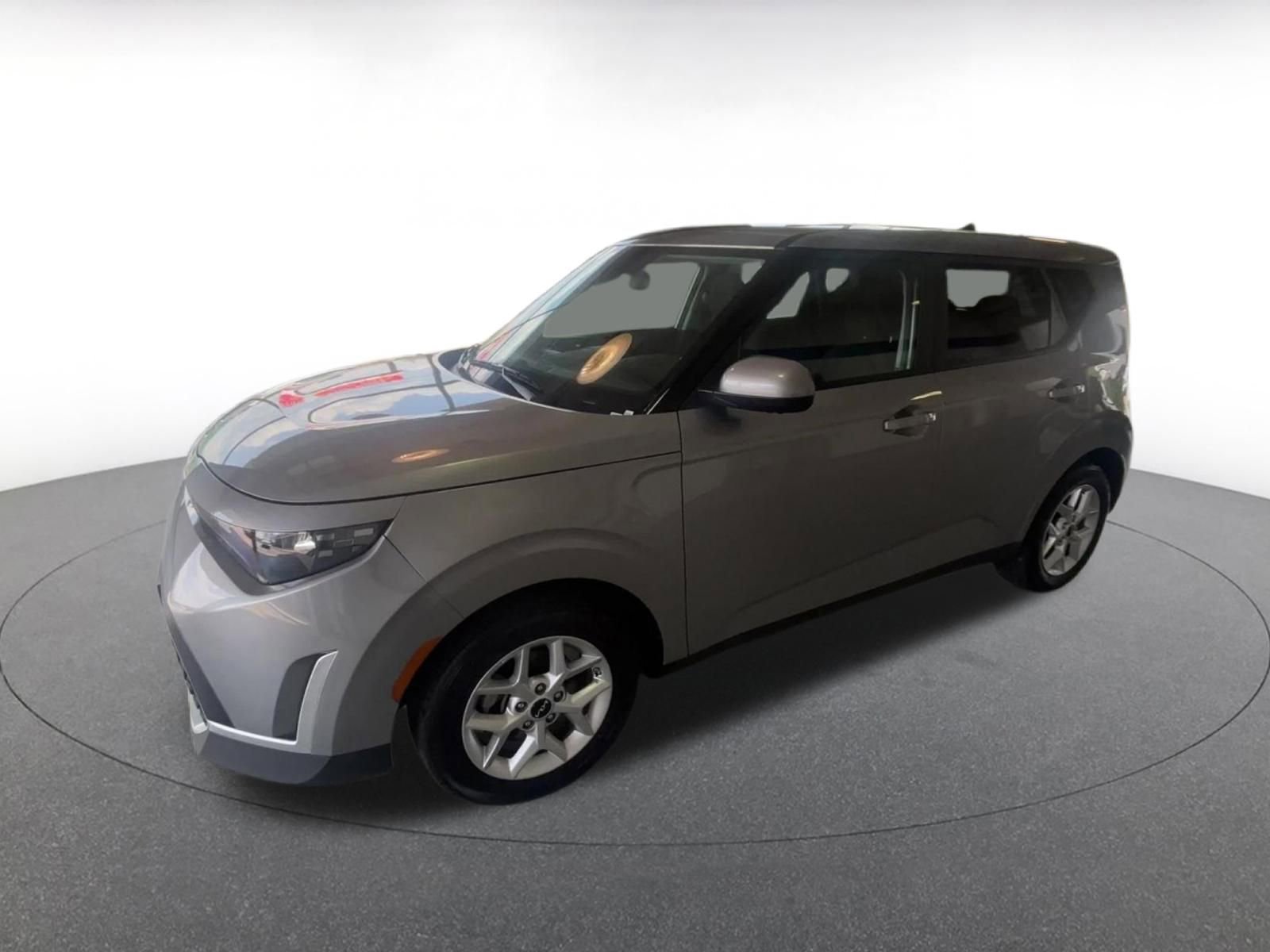 Used 2025 Kia Soul LX w/ LX Technology Package FWD image 10