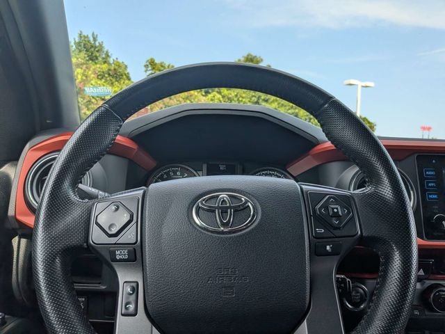 Used 2016 Toyota Tacoma TRD Off-Road w/ Premium & Technology Package AWD/4WD image 25