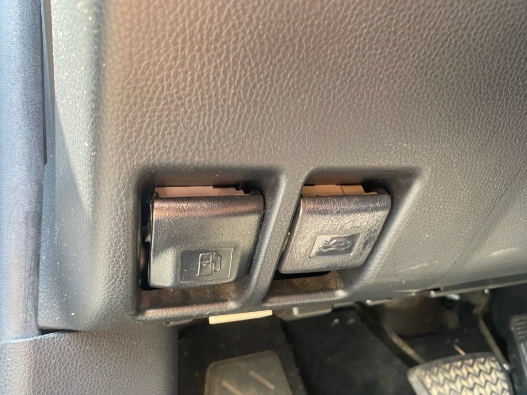 Used 2021 Toyota RAV4 LE FWD image 18
