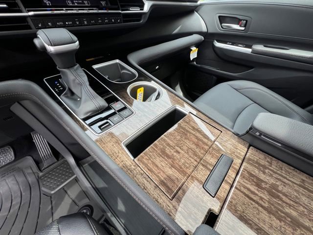 Used 2025 Toyota Sienna Limited image 36