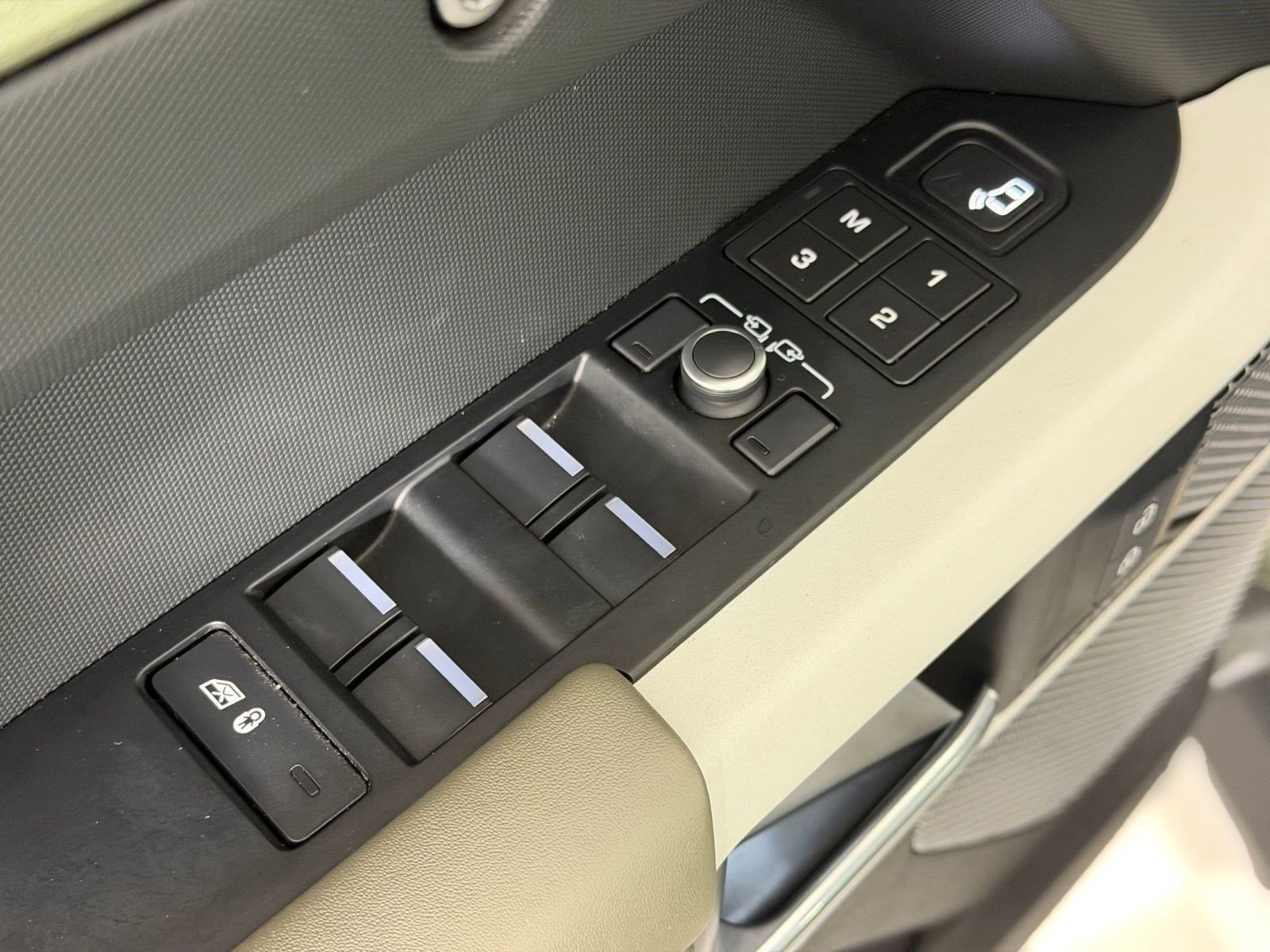 Used 2022 Land Rover Defender 110 X-Dynamic HSE image 23