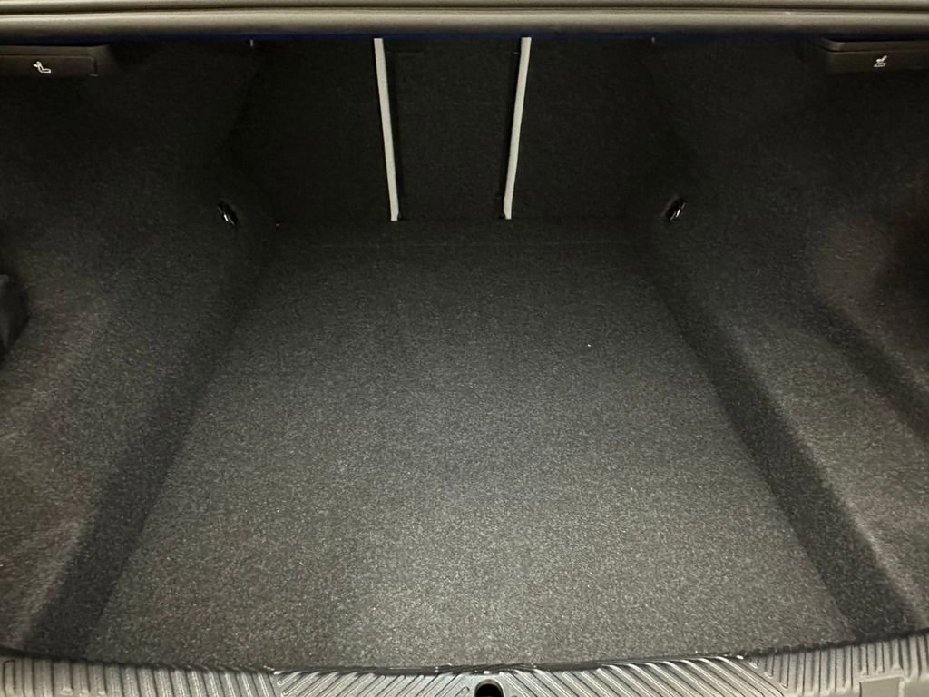 Used 2025 BMW M5 w/ Carbon Package image 32