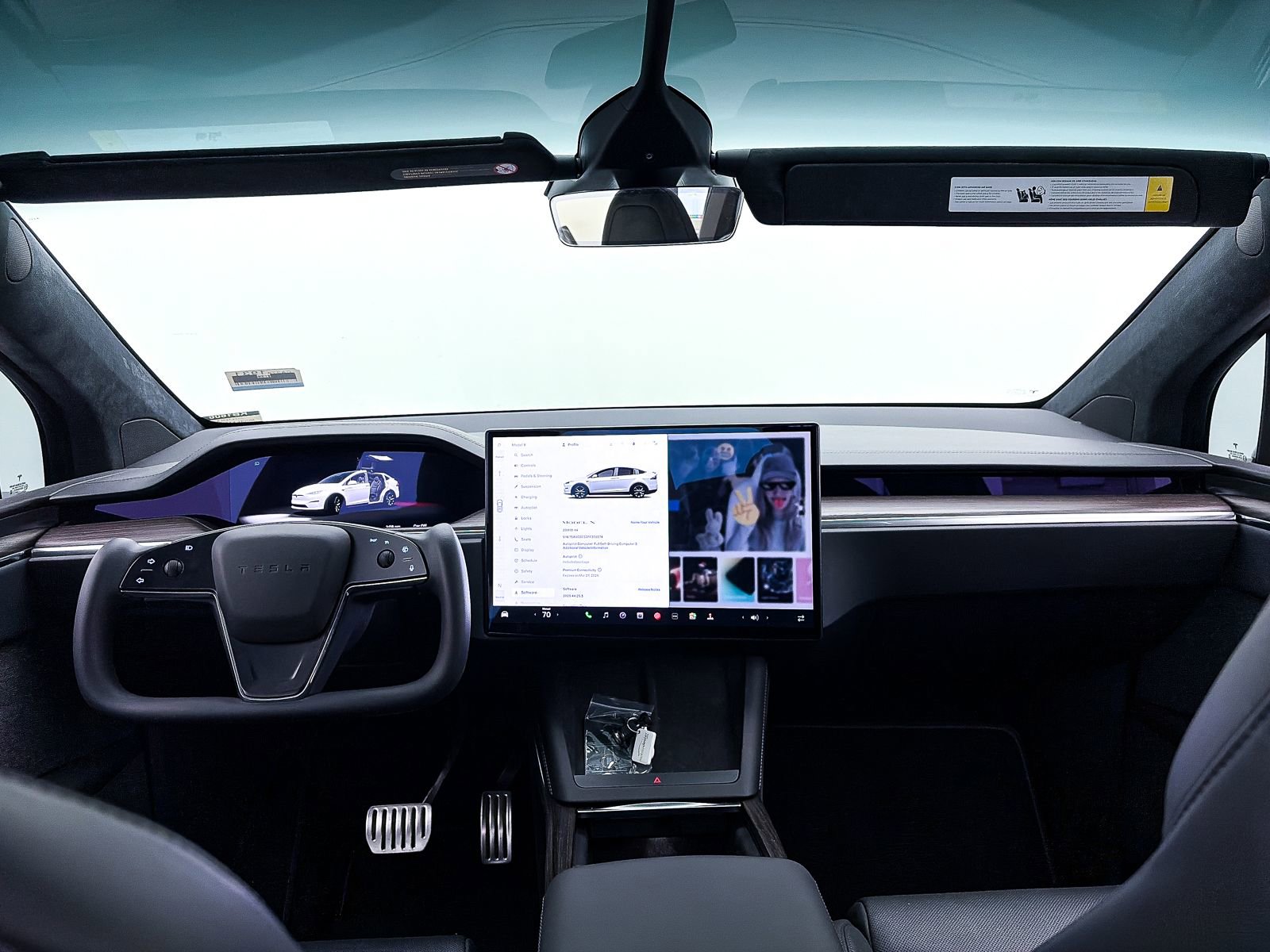 Used 2023 Tesla Model X Standard Range image 26