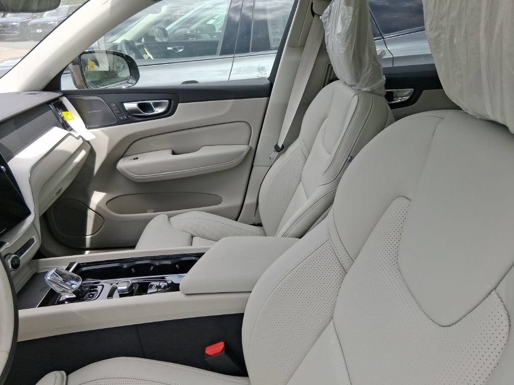New 2026 Volvo XC60 B5 Ultra w/ Protection Package Premier AWD/4WD image 9