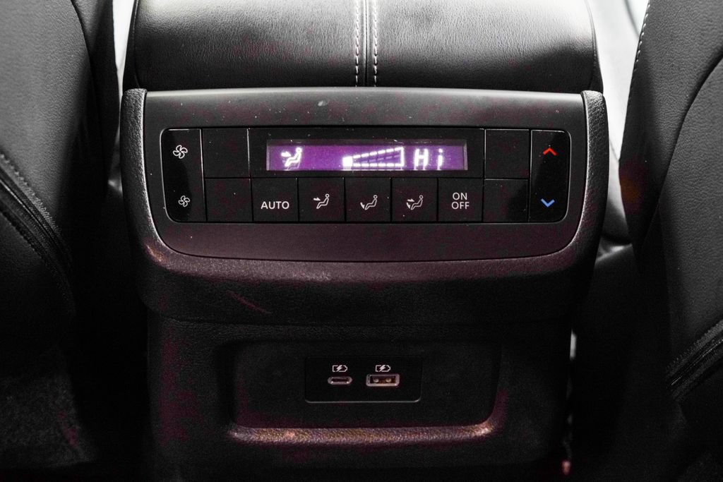 Used 2023 Nissan Pathfinder SL AWD/4WD image 24