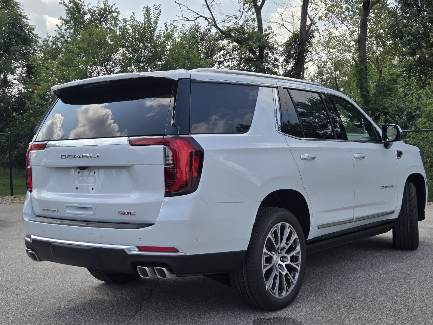 New 2026 GMC Yukon Denali w/ Sun & Power Step Package AWD/4WD image 21