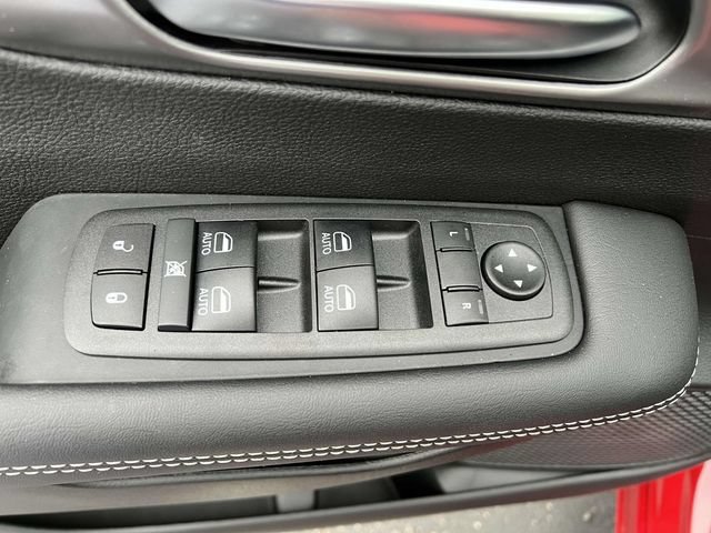New 2025 Chrysler Pacifica Select AWD/4WD image 15