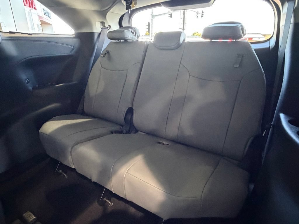 New 2026 Toyota Sienna XLE FWD image 31