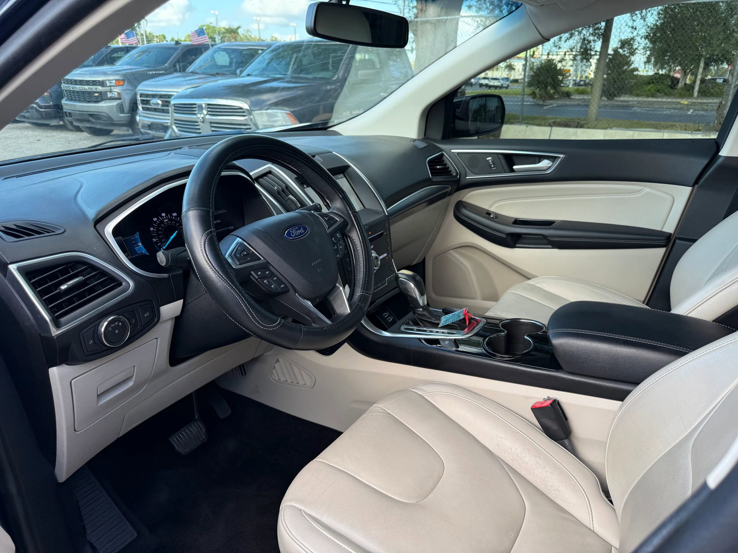 Used 2017 Ford Edge Titanium w/ Technology Package AWD/4WD image 14
