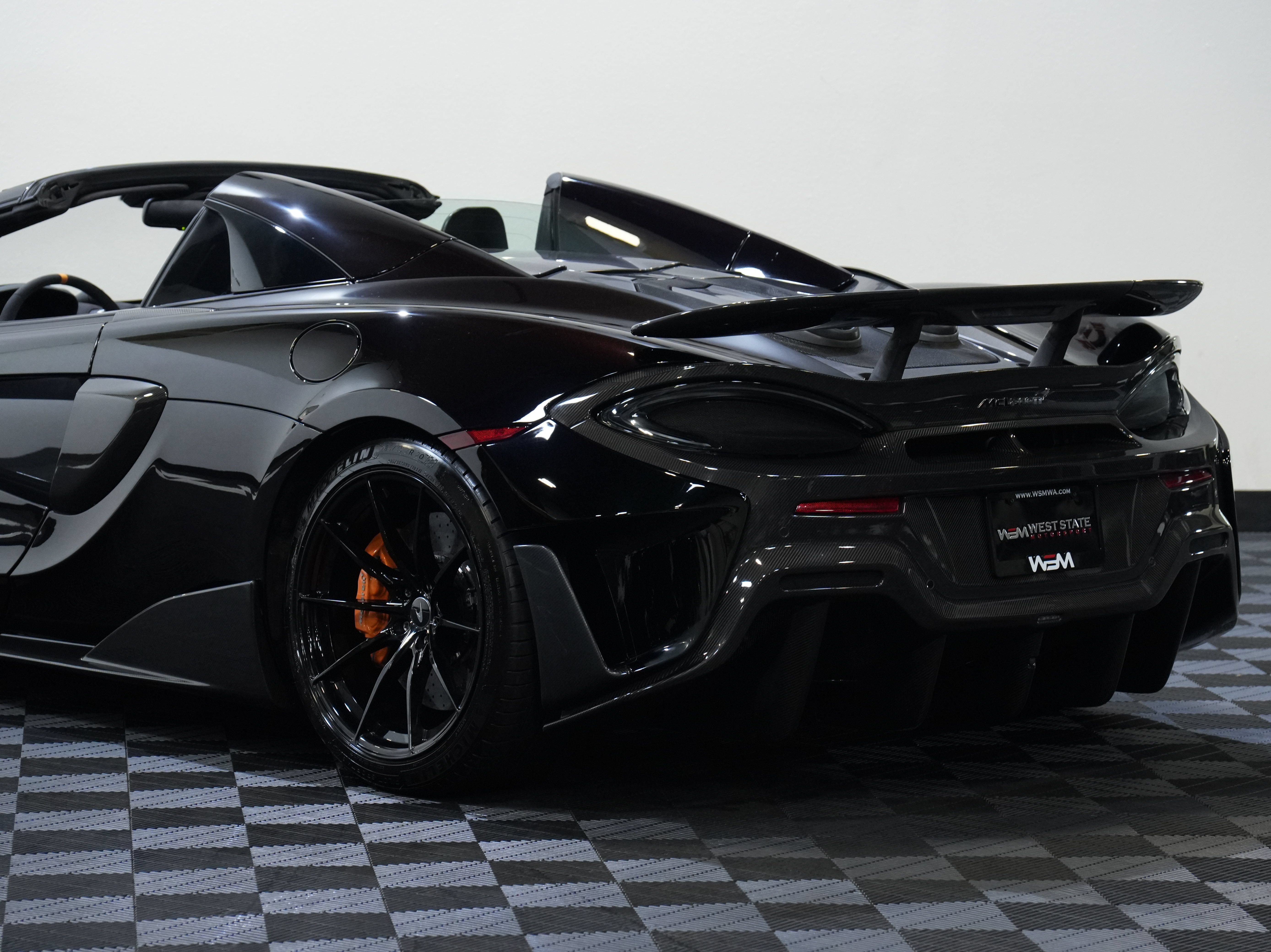 Used 2020 McLaren 600LT Spider RWD image 19