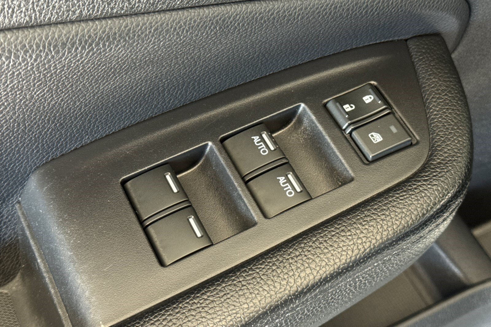 Used 2017 Honda Pilot Touring image 12