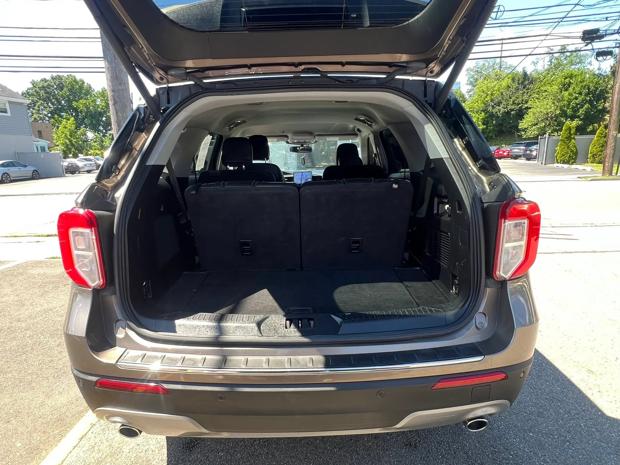 Used 2021 Ford Explorer Limited w/ Equipment Group 301A AWD/4WD image 9