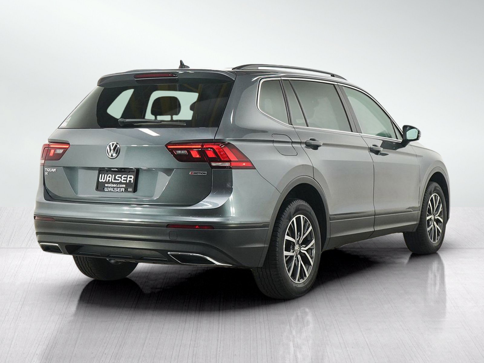 Used 2019 Volkswagen Tiguan SE w/ Panoramic Sunroof Package AWD/4WD image 5