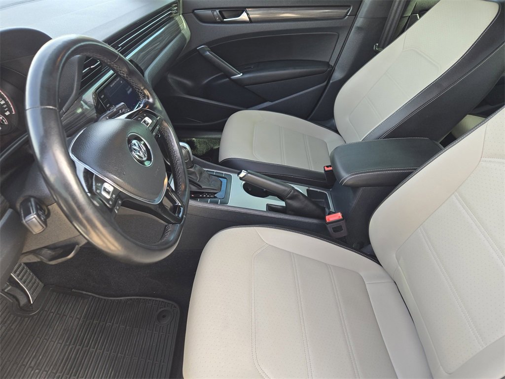 Used 2021 Volkswagen Passat 2.0T R-Line image 14