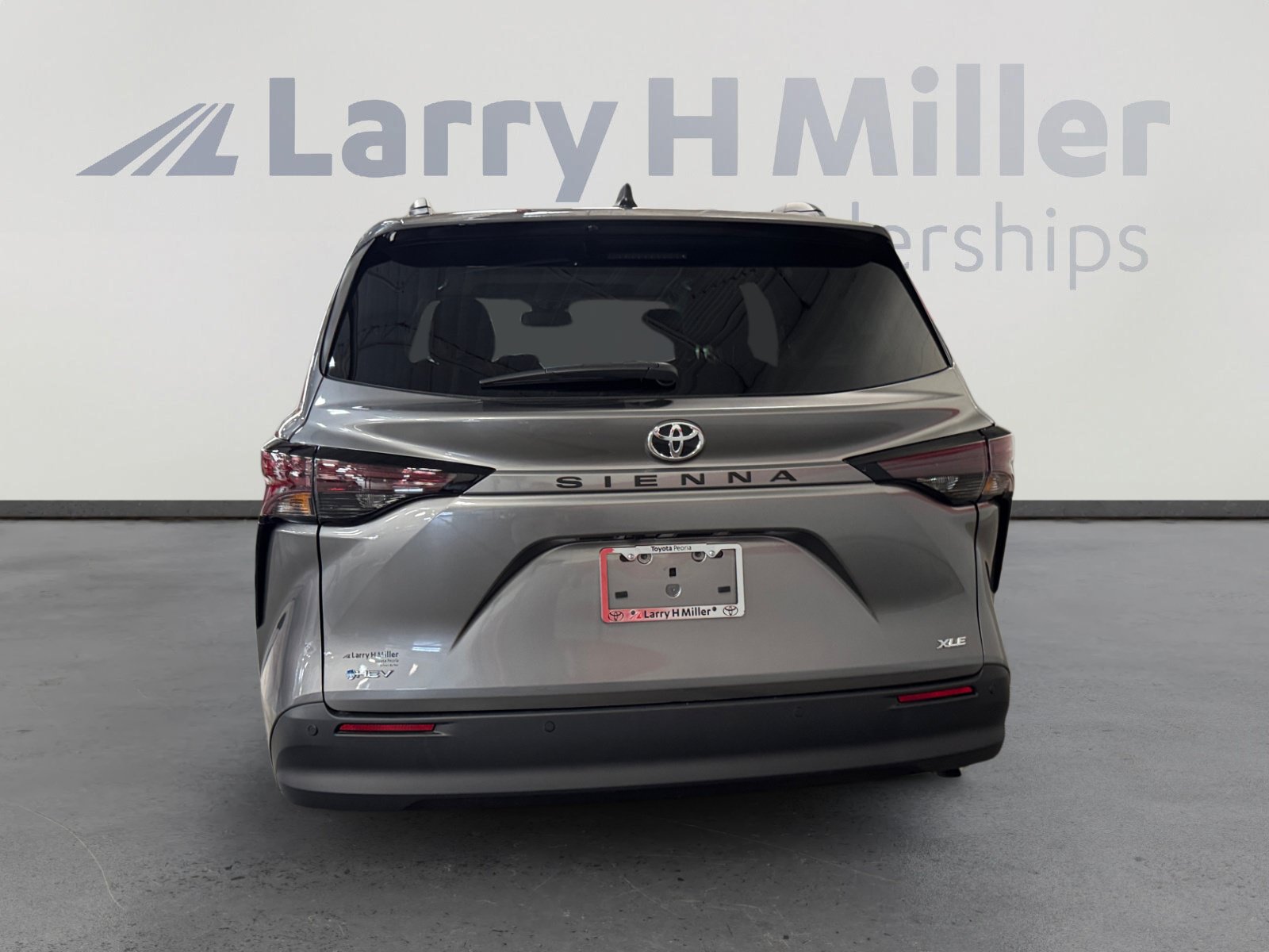 Certified 2026 Toyota Sienna XLE FWD image 4