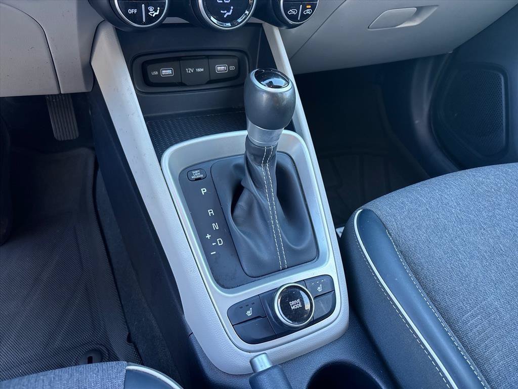 Used 2022 Hyundai Venue Limited FWD image 19