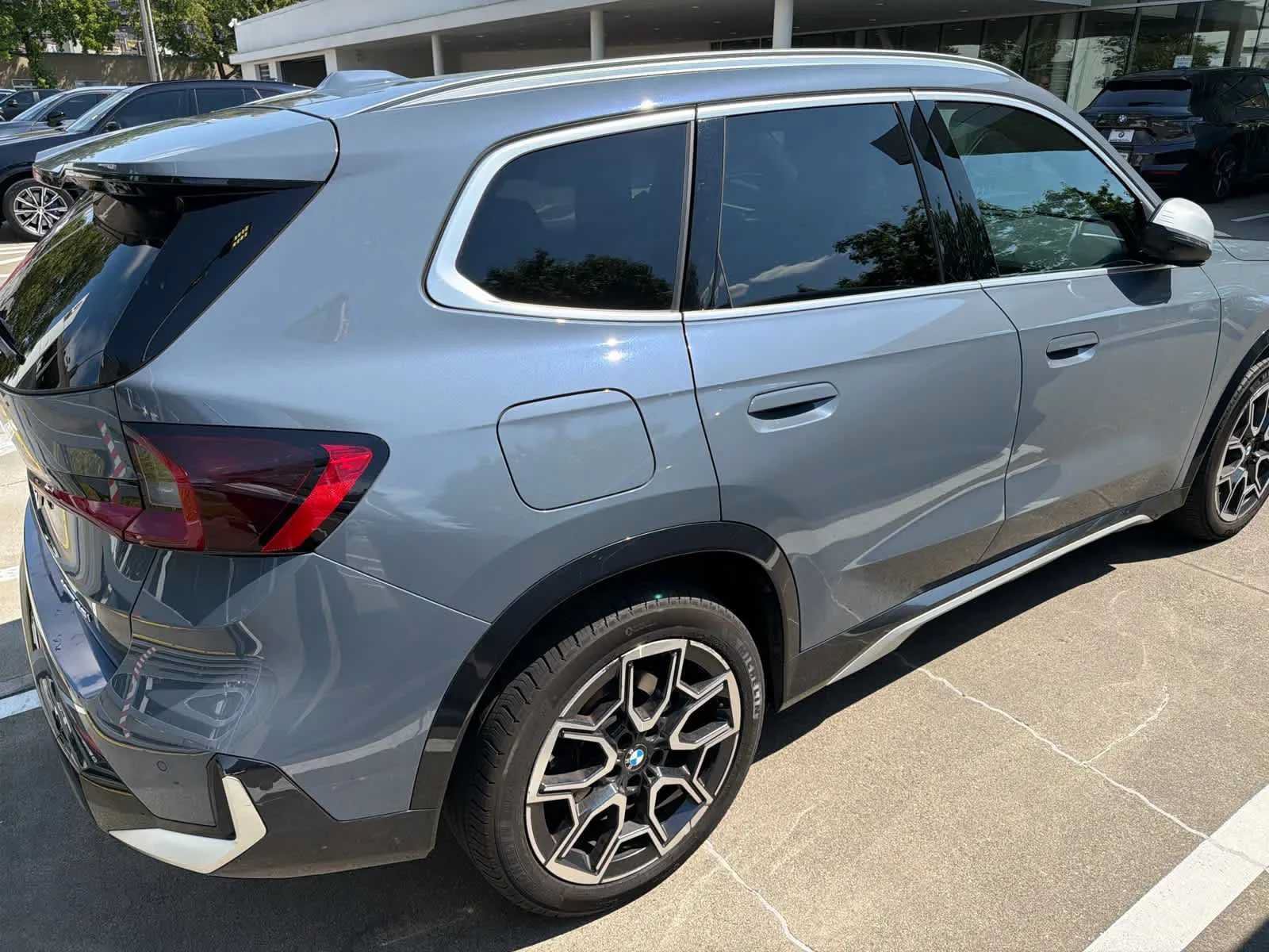Used 2023 BMW X1 xDrive28i w/ Premium Package AWD/4WD image 3