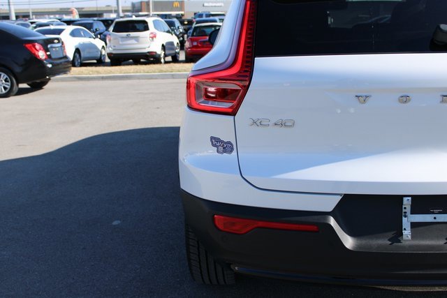 Used 2025 Volvo XC40 B5 Plus image 45