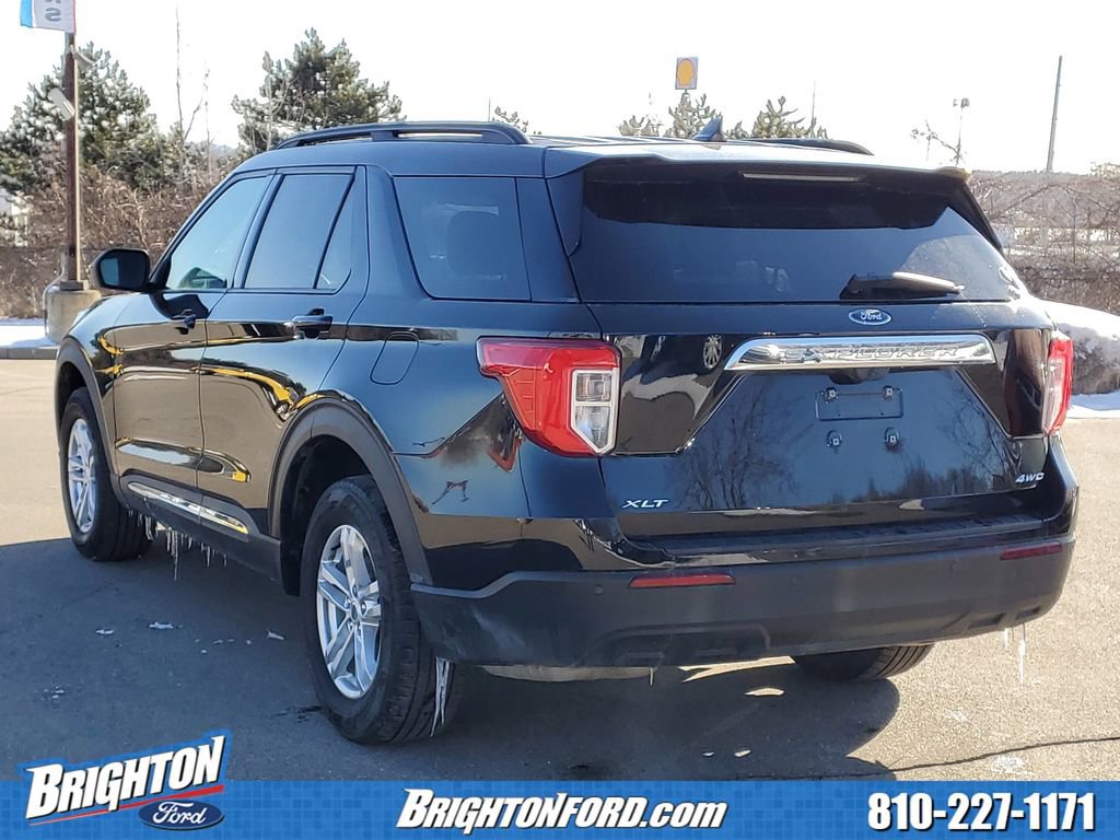 Certified 2023 Ford Explorer XLT image 3