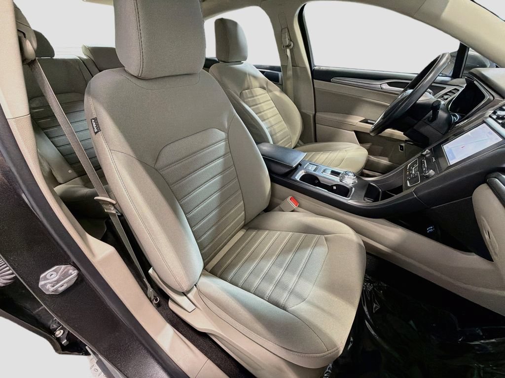 Used 2020 Ford Fusion SE FWD image 26