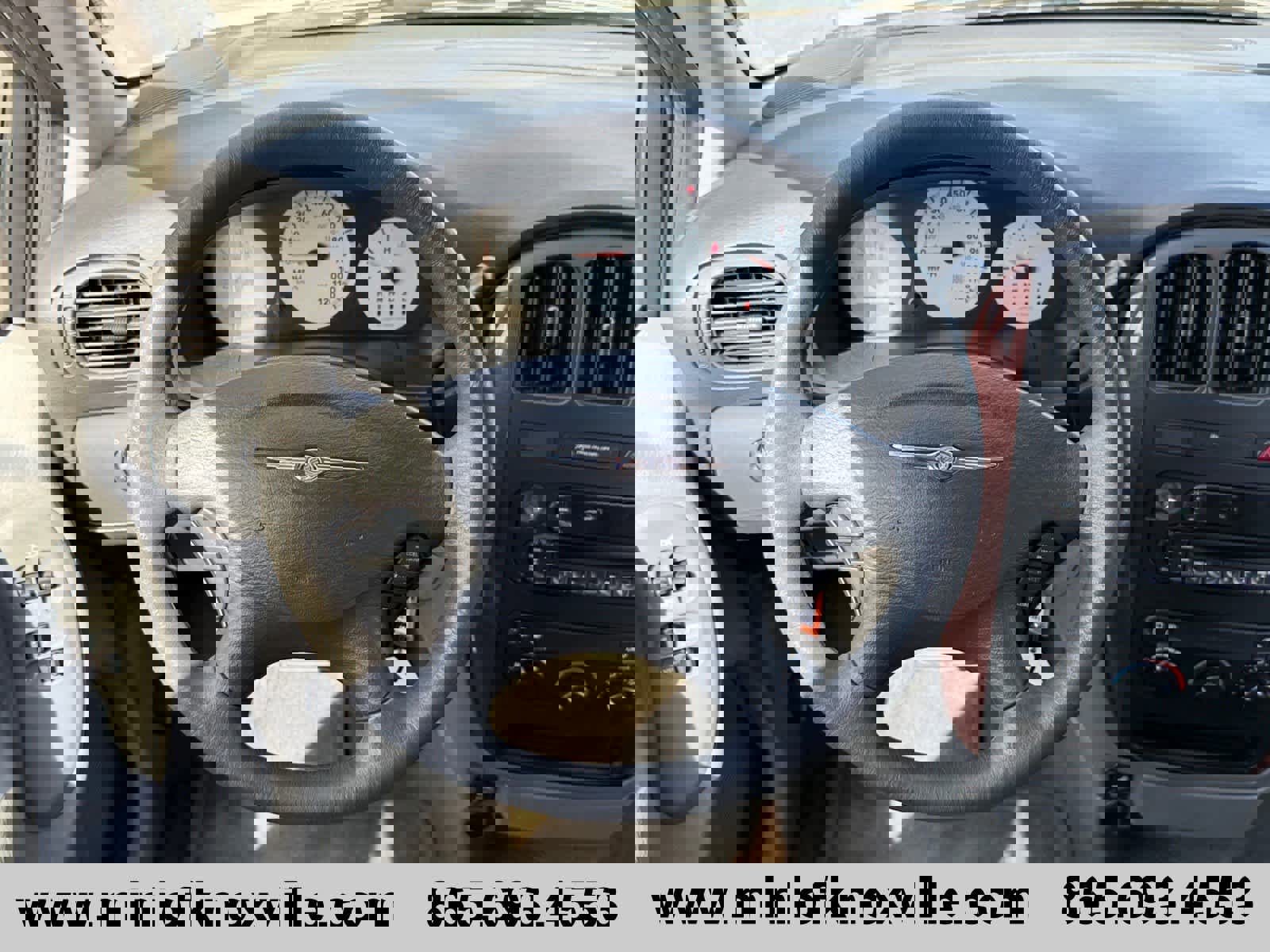 Used 2006 Chrysler Town & Country image 18