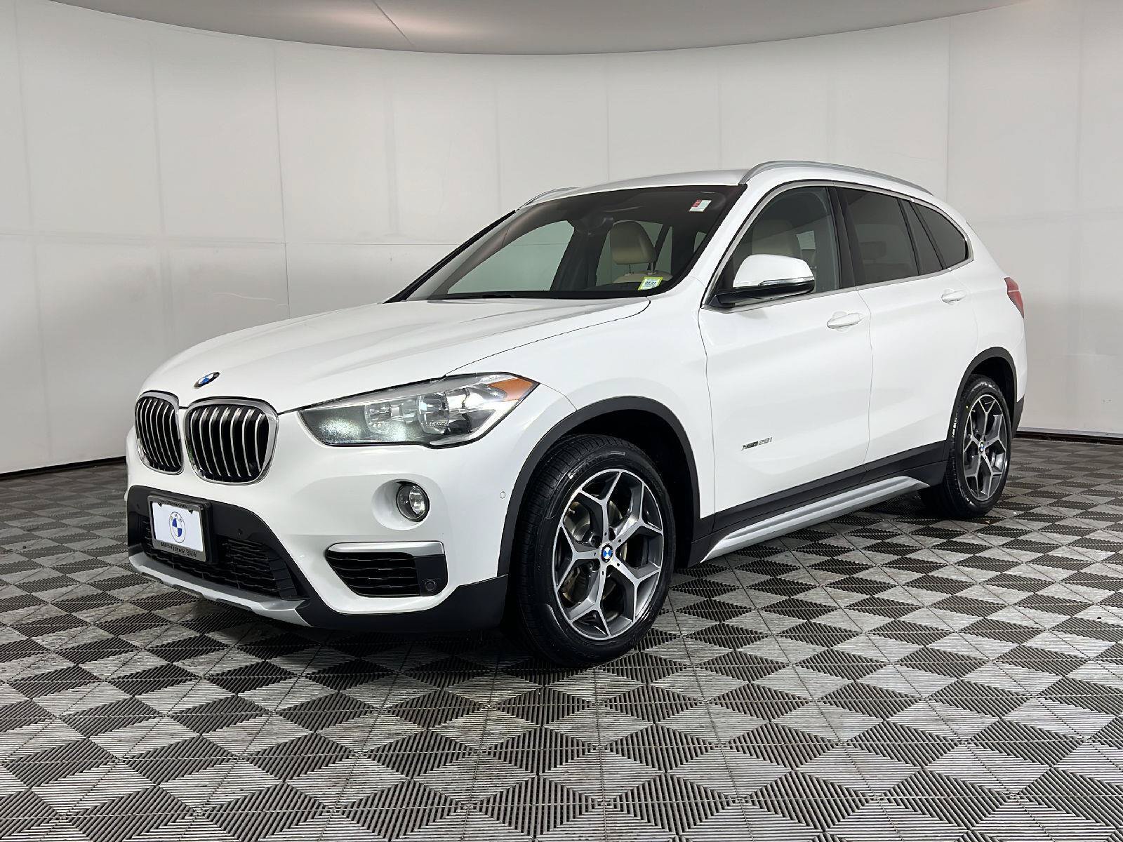 Used 2018 BMW X1 xDrive28i AWD/4WD image 12