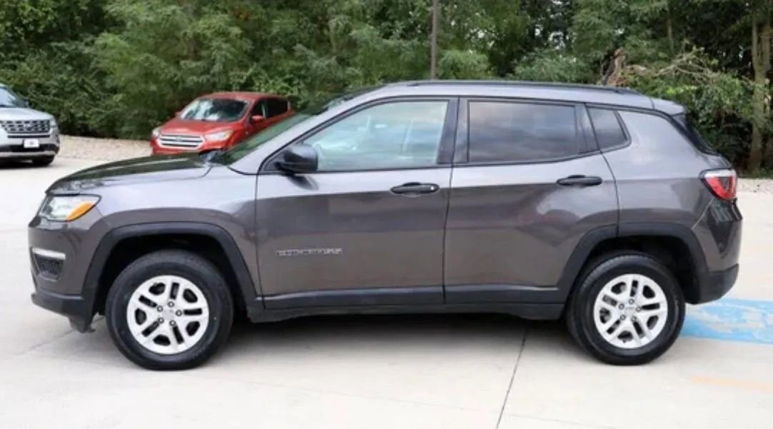 Used 2018 Jeep Compass Sport AWD/4WD image 3