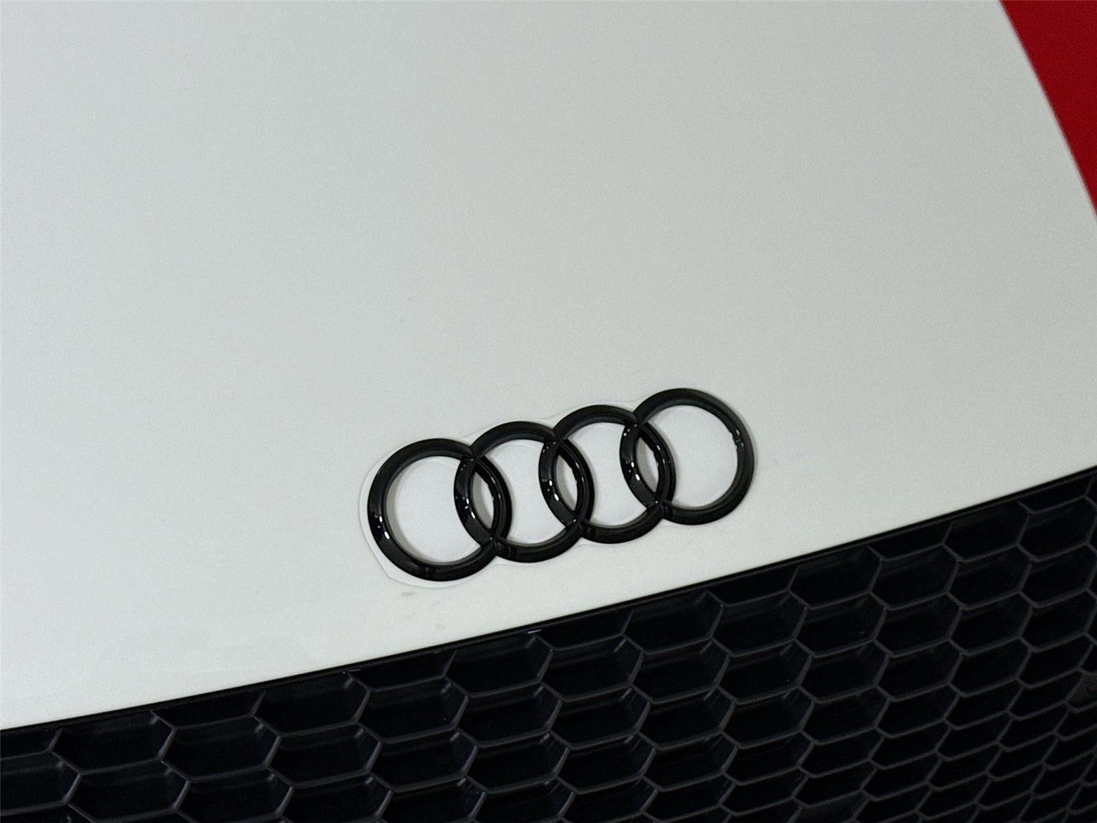 Used 2018 Audi R8 V10 w/ Premium Package image 32