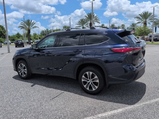 Used 2022 Toyota Highlander XLE AWD/4WD image 6