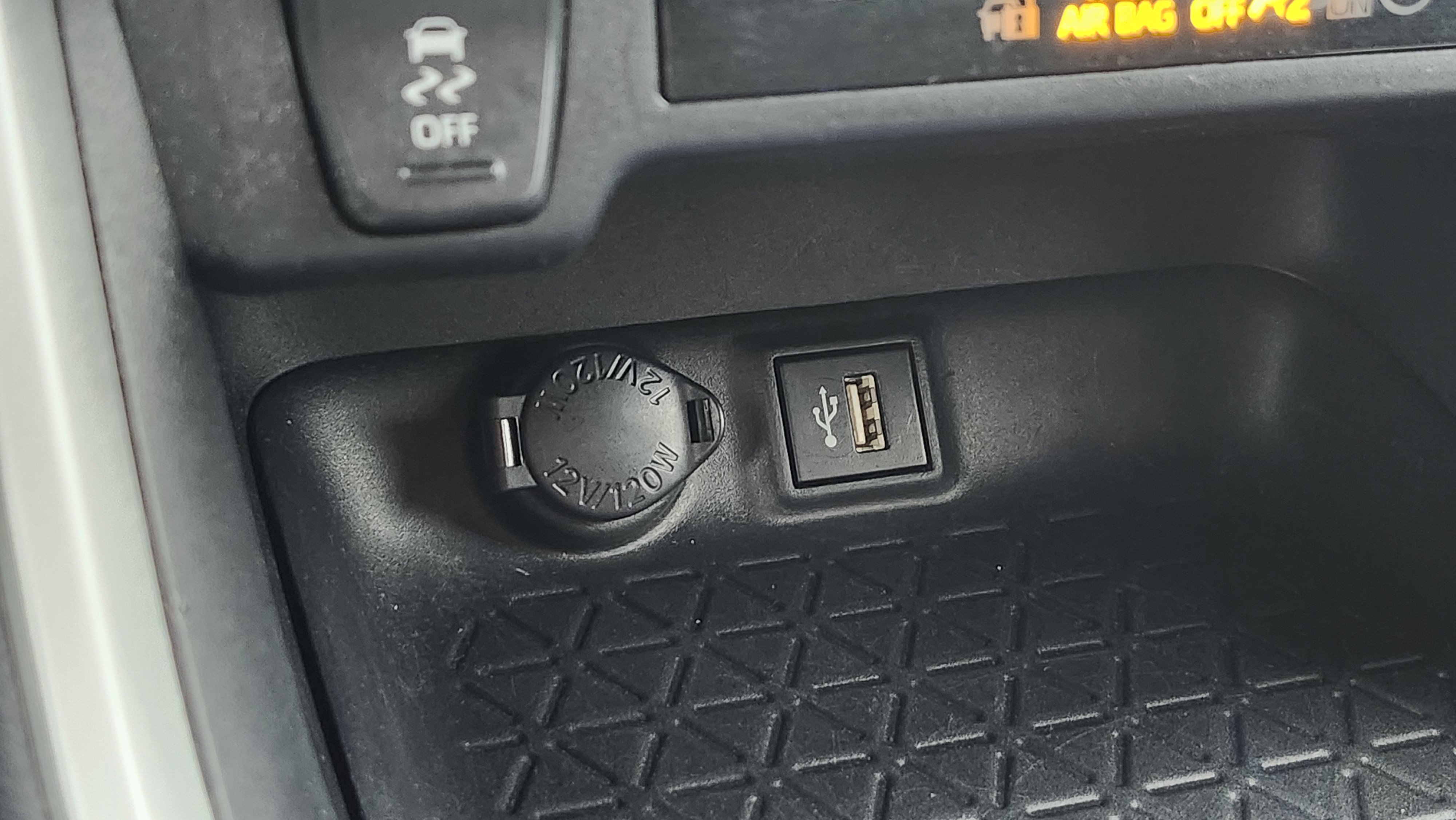 Used 2024 Toyota RAV4 XLE image 28