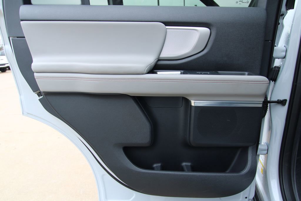 Used 2025 Ford Expedition Active image 49