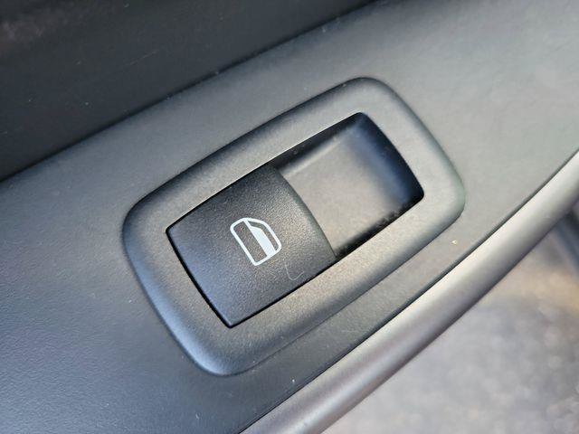 Used 2019 Jeep Cherokee Limited FWD image 15